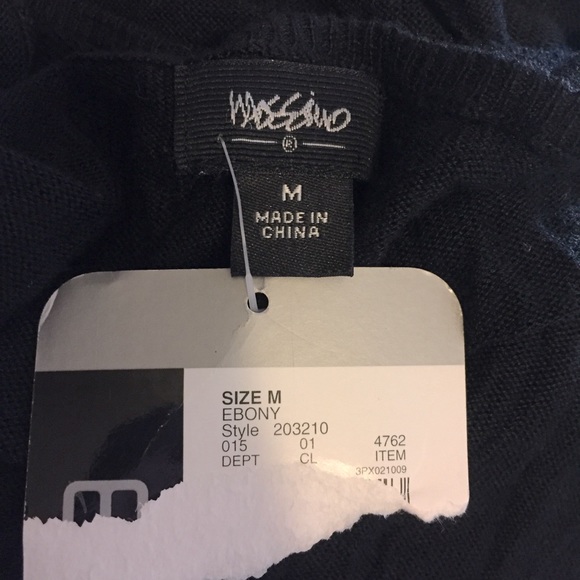 NWT Light weight V-neck black sweater size medium - Picture 10 of 12